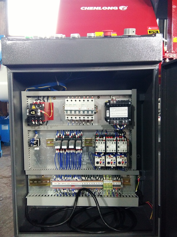 Semi-Automatic Band Saw Machine