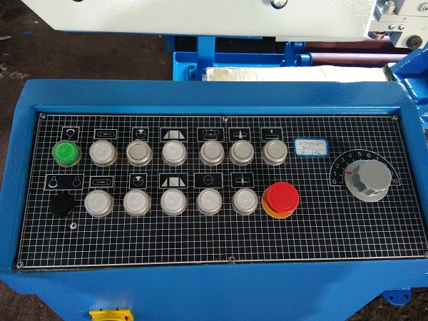 Semi-Automatic Band Saw Machine