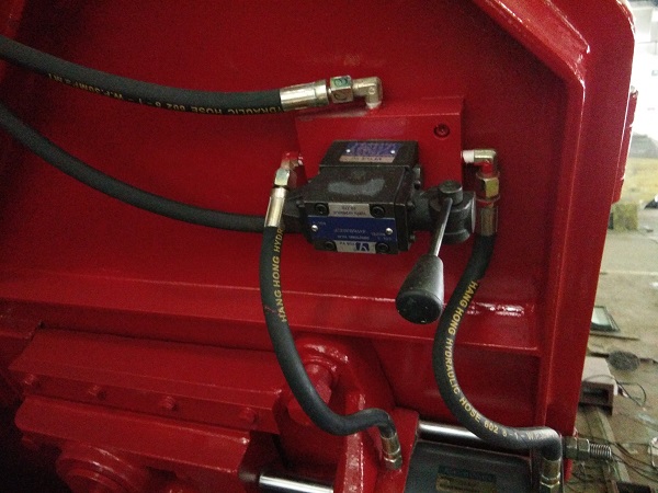 Semi-Automatic Band Saw Machine